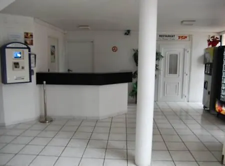 Fast Hotel *